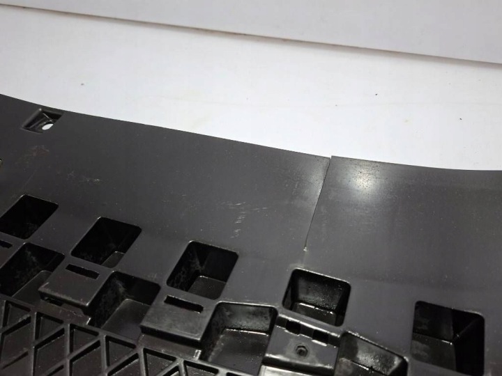 AUDI A3 8P PROTECTION SOUS PARE-CHOCS AVANT SPOILER DOUBLURE AVANT 8P0807233