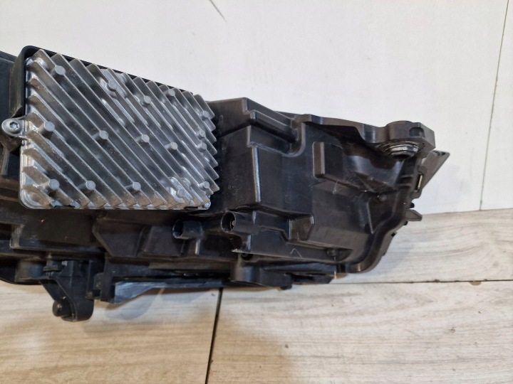 LAMBORGHINI URUS 4ML PHARE GAUCHE AVANT