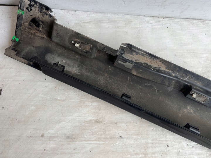 VOLVO V40 II MOULURE SEUIL GAUCHE 31395042