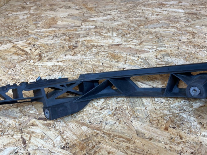GLISSIÈRE FIXATION PHARES AVANT GAUCHE AUDI Q3 I 8U 8U0805607A 2010-