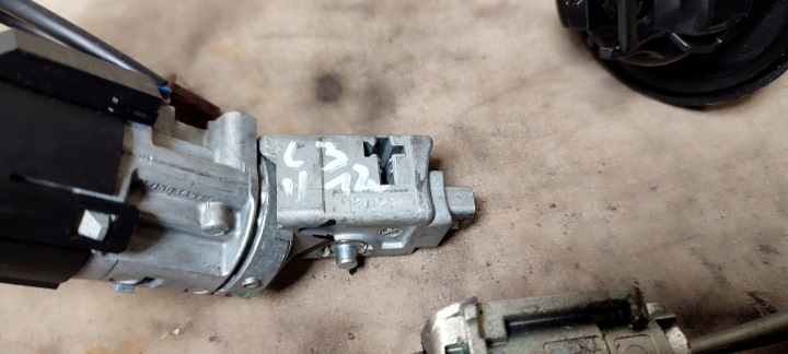 CITROEN C3 II 12R CONTACTEUR D'ALLUMAGE PETLA CLÉ X 2 SEMELLE BOUCHON GOULOTTE DE REMPLISSAGE COMPLET EUROPE 76TK