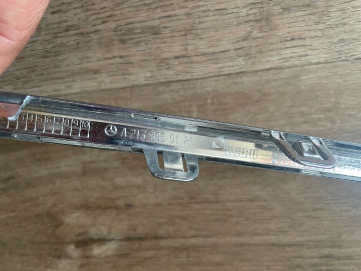 MERCEDES CLASSE E W213 2016-2020 MOULURE DÉCORATIVE CHROME GAUCHE ARRIÈRE ORIGINAL