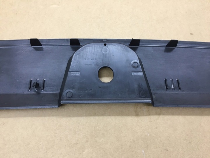 PROTECTION COURROIE SUPÉRIEURE RADIATEUR PARE-CHOCS AVANT AUDI E-TRON 4KE807081