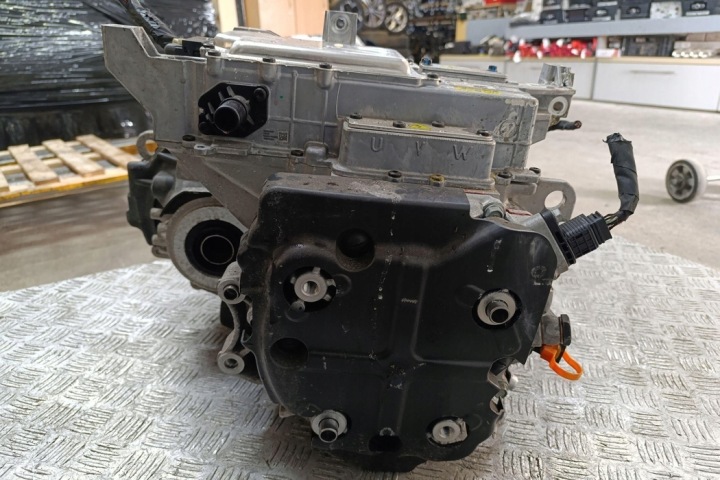 PETIT MOTEUR RÉSERVOIR LAVE-GLACES KIA NIRO 4291018SA1 ÉLECTRIQUE 150KW 2023