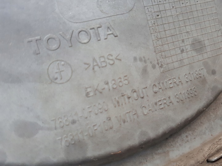 TOYOTA VERSO LIFT 13- CACHE COUVERCLES DE COFFRE ARRIÈRE CHROME 76811-0F090 NOIRE SANS CAM.