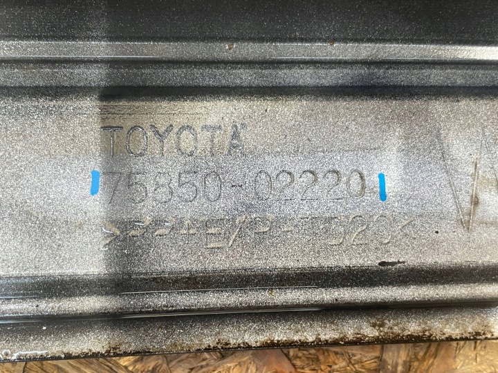 TOYOTA COROLLA E21 18- UNIVERSEL MOULURE SEUIL DROITE REVÊTEMENT SUR SEUIL DROIT