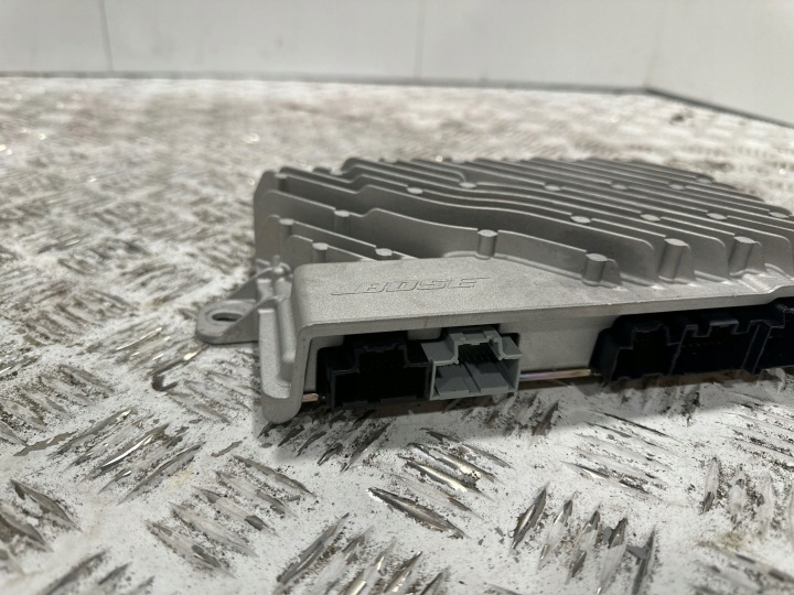 AMPLIFICATEUR CHEVROLET CORVETTE C8 812533698