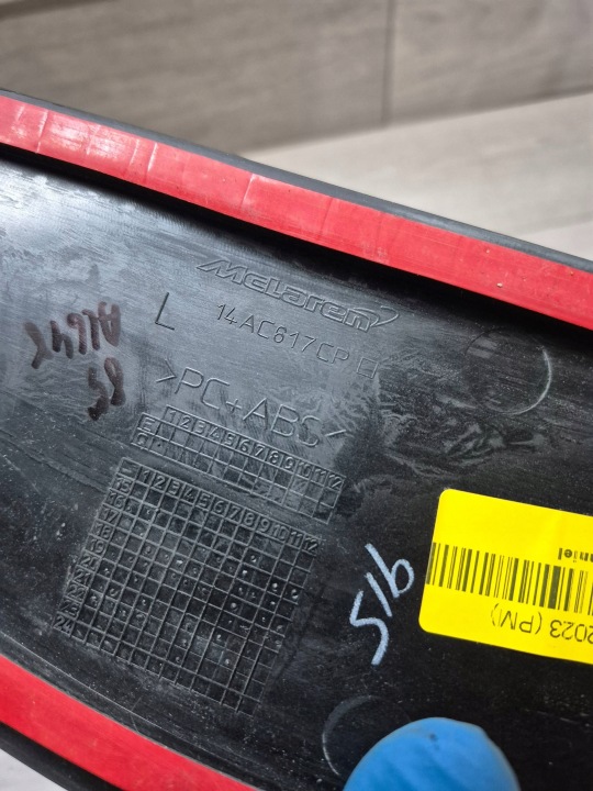 14203. MCLAREN 720S P14 MOULURE PORTES GAUCHE 14AC617CP