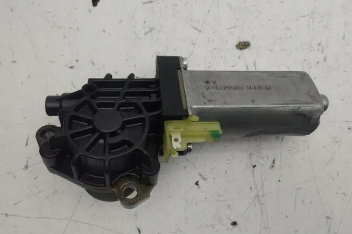 PETIT MOTEUR AVANT DROIT SIÈGES MERCEDES-BENZ M (W164) 820418984 3.0L