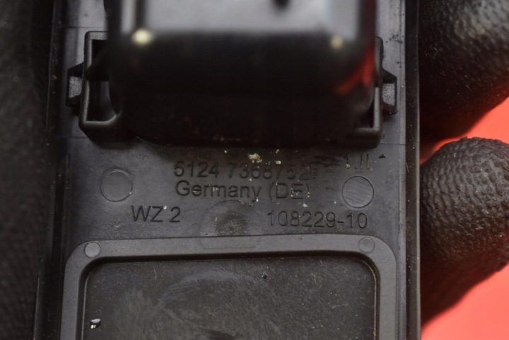 POIGNÉE BOUTON COUVERCLES DE COFFRE ARRIÈRE ARRIÈRE 7368752 BMW F46 GRAN TOURER 18-21