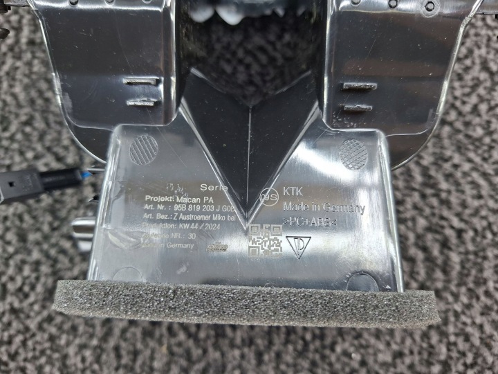 INFÉRIEURE MOULURE ARRIÈRE VITRES PORSCHE MACAN (95B) 95B819203J