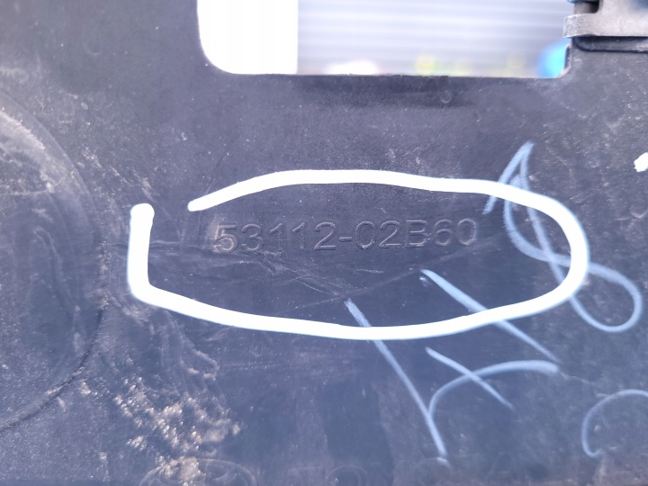 TOYOTA COROLLA E21 PARE-CHOCS AVANT GRILLE CALANDRE BERLINE 52119-02Q10 0580