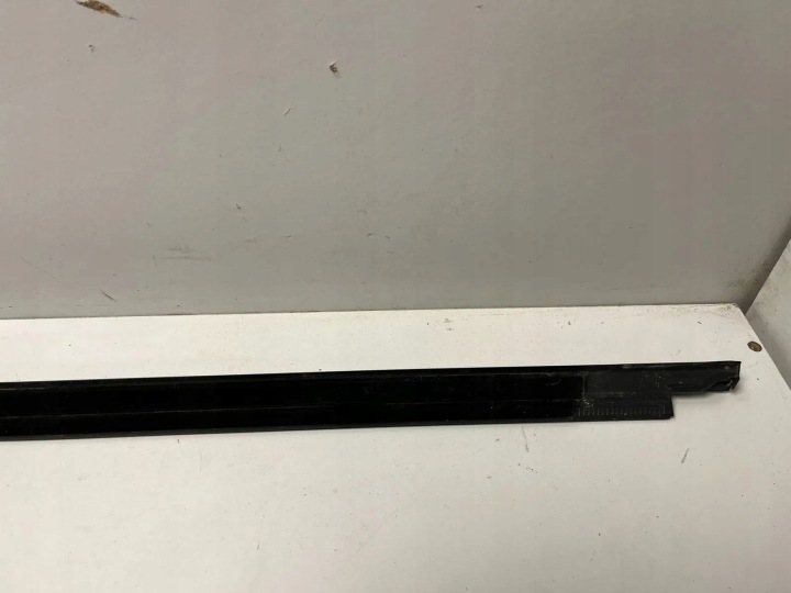 MOULURE VITRES PORTE COULISSANTE BMW XM 9881630