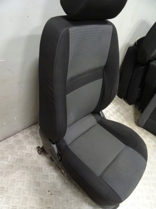 SIÈGE GAUCHE AVANT VW GOLF IV 3D HAYON NR113