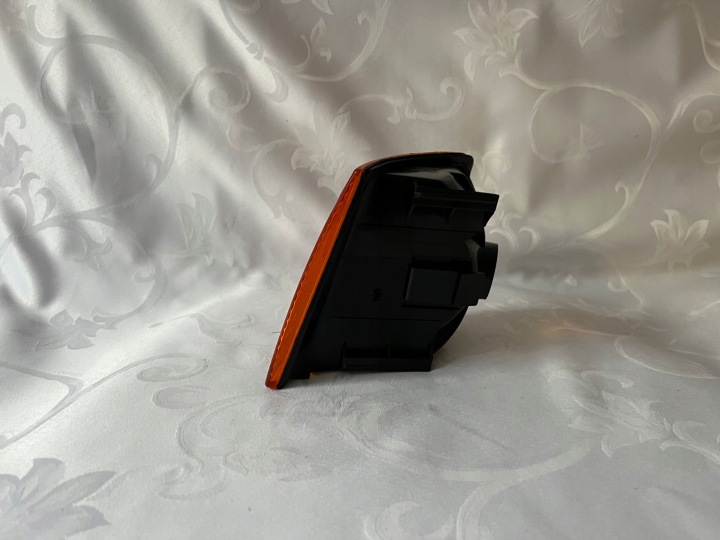 CLIGNOTANT JAUNE DROIT VOLKSWAGEN PASSAT B3 1988-93