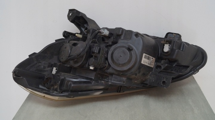 RENAULT CLIO III LIFT PHARE DROITE AVANT AVANT UK