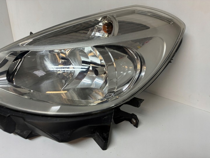 RENAULT CLIO 3 III PHARE AVANT AVANT GAUCHE EUROPE 8200459824