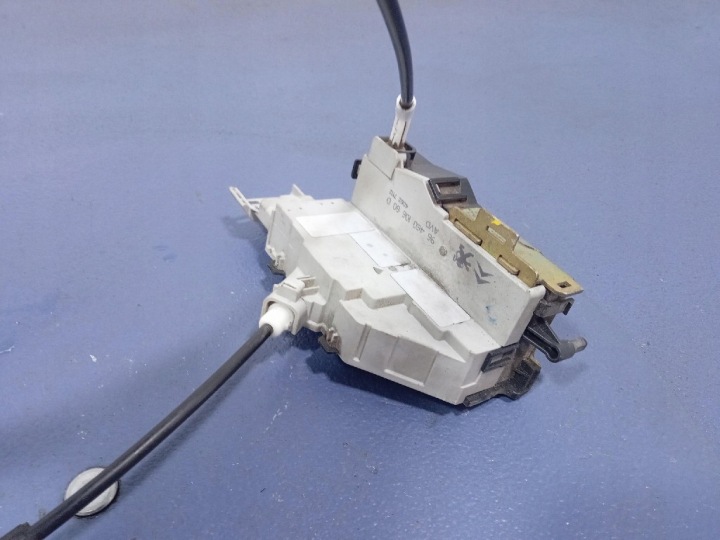 PEUGEOT 1007 05- SERRURE DE PORTE DROIT 6 GOUPILLE EUROPE 9646010680D