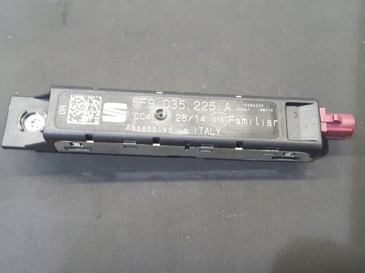 AMPLIFICATEUR D'ANTENNE SEAT LEON (5F) 5F9035225A