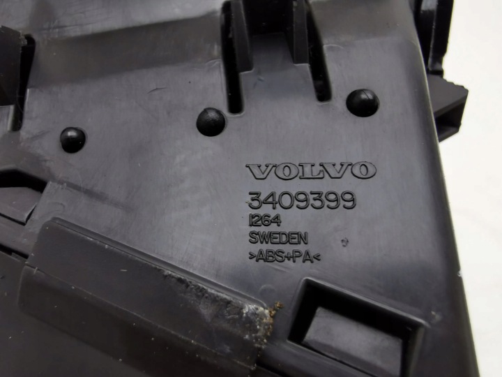 VOLVO XC90 2005 DROITE CÔTÉ LATÉRALE GRILLE CONDUIT D'AIR TABLEAU DE BORD INSTRUMENTATION