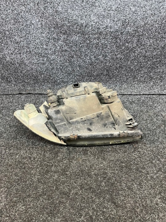 AUDI A4 B5 PHARE AVANT GAUCHE 8D0941029B