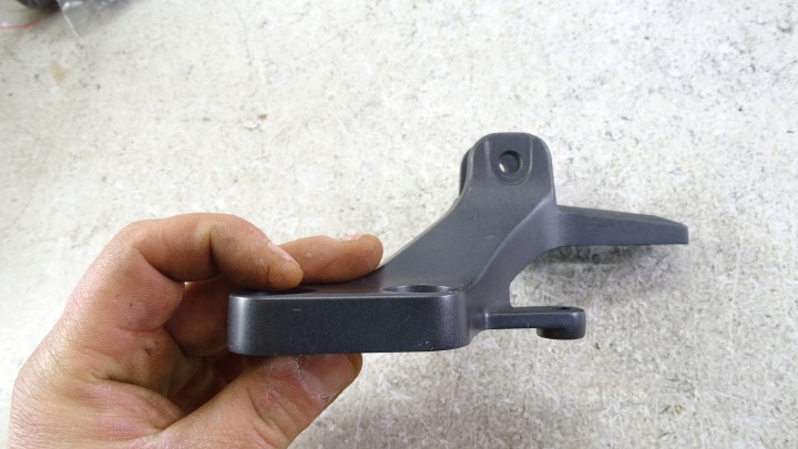 P373 YAMAHA MT-09 MT09 21' SET FIXATION PODNOZKA ARRIÈRE