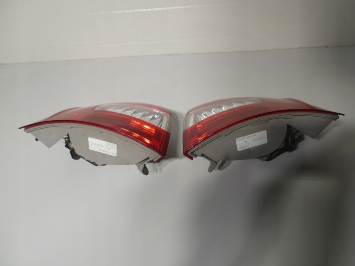 PHARE FEUX ARRIÈRE DROITE GAUCHE ARRIÈRE SKODA OCTAVIA III 00134677 UNIVERSEL