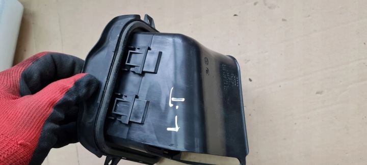 A7 4G GRILLE VENTILATION AIR GAUCHE 4G8819301