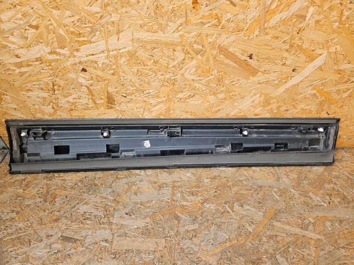 MOULURE PORTES GAUCHE AVANT AUDI Q3 8U0 8U0853959D