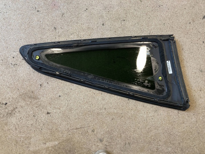 BMW 8 G15 VITRE GAUCHE ARRIÈRE 7476947