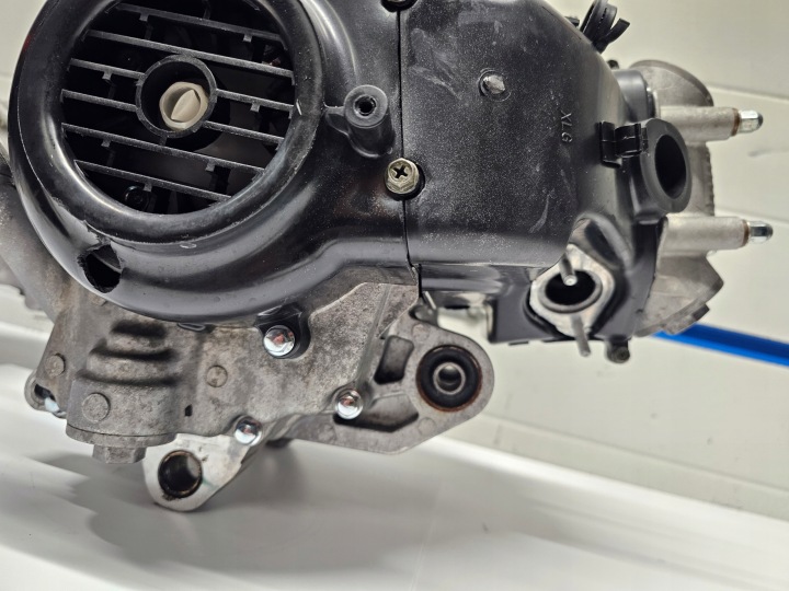 PEUGEOT TWEET 50 MOTEUR COMPLET FONCTIONNEL KOMPRESJA-12