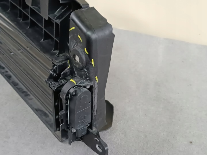 VOLVO XC40 II LIFT 2021+ JALOUSIE ADMISSION GUIDE D'AIR 32227592