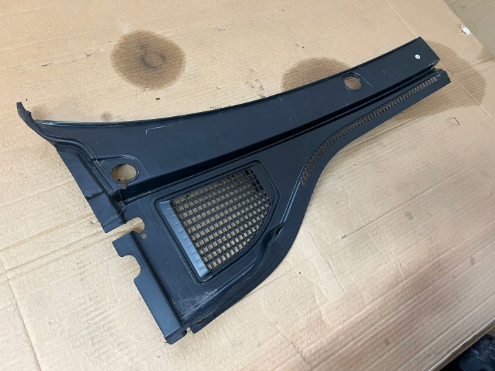 VW GOLF VIII 8 DOUBLURE DE PASSAGE DE ROUE PLASTIQUE SUPÉRIEUR GAUCHE ORIGINAL EUROPE