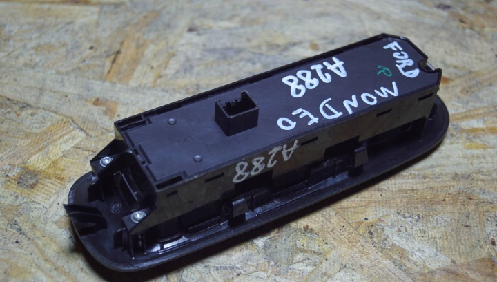 FORD MONDEO MK4 LIFT COMMUTATEUR VITRE AM2T-14A132-BA (A288)