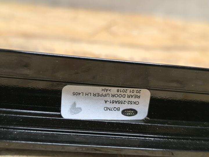 MOULURE PORTES SUPÉRIEURE GAUCHE ARRIÈRE RANGE ROVER L405 VOQUE 19R CK52-255A61-A