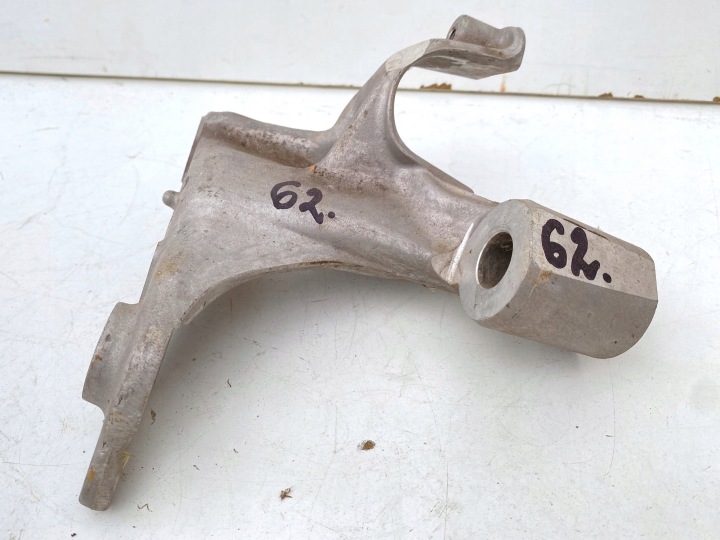 FIXATION STABILISATEUR DROIT RENAULT MEGANE IV