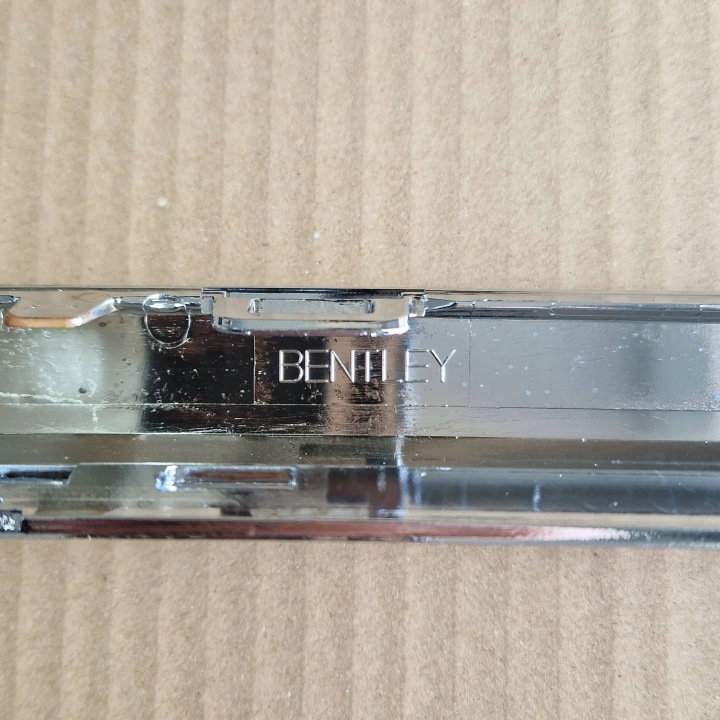 MOULURE CHROME PARE-CHOCS ARRIÈRE BENTLEY FYING PIGNON 14-15 NEUF ORIGINAL