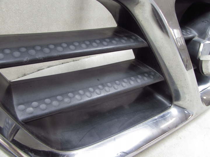 NISSAN X-TRAIL T30 00-04 GRILLE CALANDRE CHROME 62310-8H700