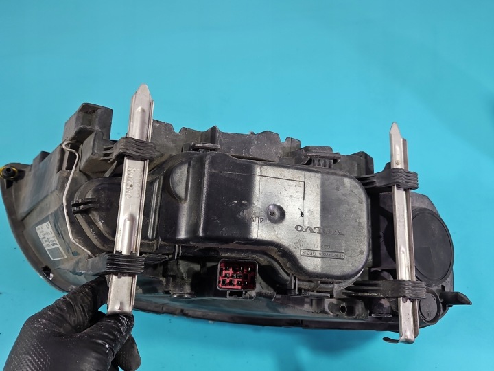 PROJECTEUR GAUCHE PHARE AVANT VOLVO V70 III EUROPE 31420019
