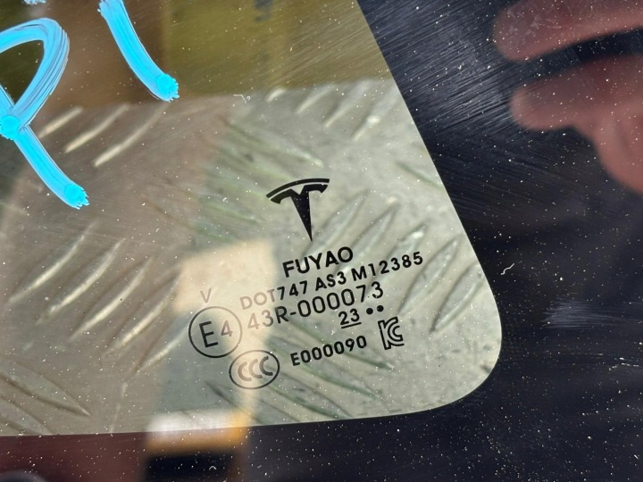 TESLA MODÈLE Y VITRE CARROSSERIE ARRIÈRE GAUCHE DROITE 1621161-00-B 1621162-00-B