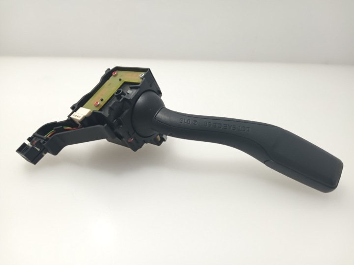 AUDI A3 8P 2010R COMMUTATEUR MANETTE CLIGNOTANTS 8P0953513C SUPER ÉTAT