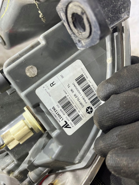 DROITE PHARE COUVERCLES DE COFFRE COUVERCLES DE COFFRE JEEP GRAND CHEROKEE I (ZJ) P68110047AC 6.4L
