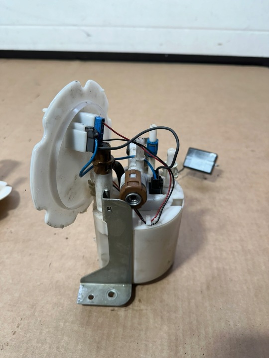 POMPE CARBURANTS CARBURANT DANS RÉSERVOIR DANS RÉSERVOIR INFINITI M30,M35,M30D,M56 DIESEL