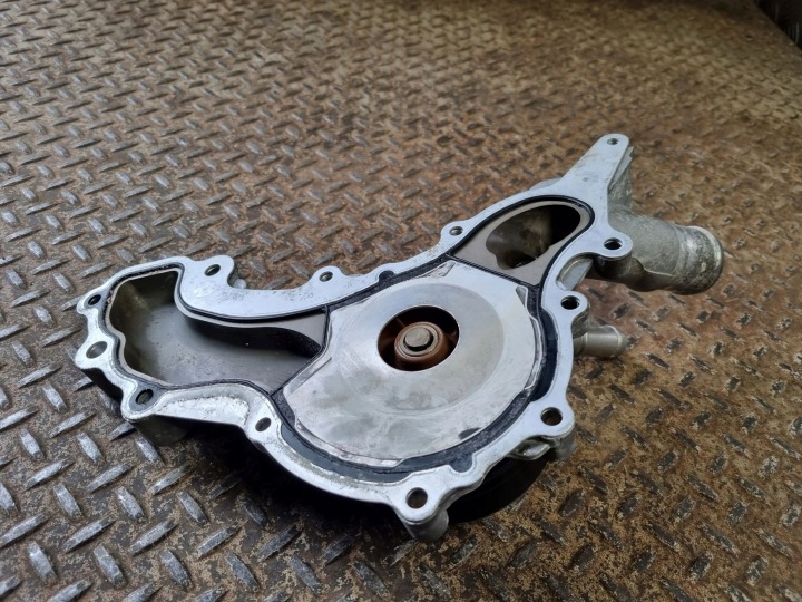 2018 DODGE CHARGER POMPE À EAU 05184498