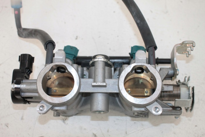 YAMAHA MT07 MT-07 13-17 PAPILLON DES GAZ INJECTEURS MOULURE
