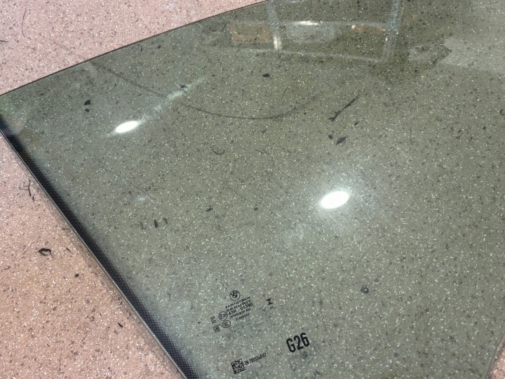 VITRE DE PORTIÈRE AVANT AVANT CÔTÉ DROITE BMW I4 7955248