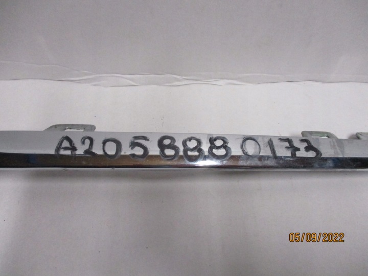 MOULURE CHROME MERCEDES 205 A2058880173 GAUCHE