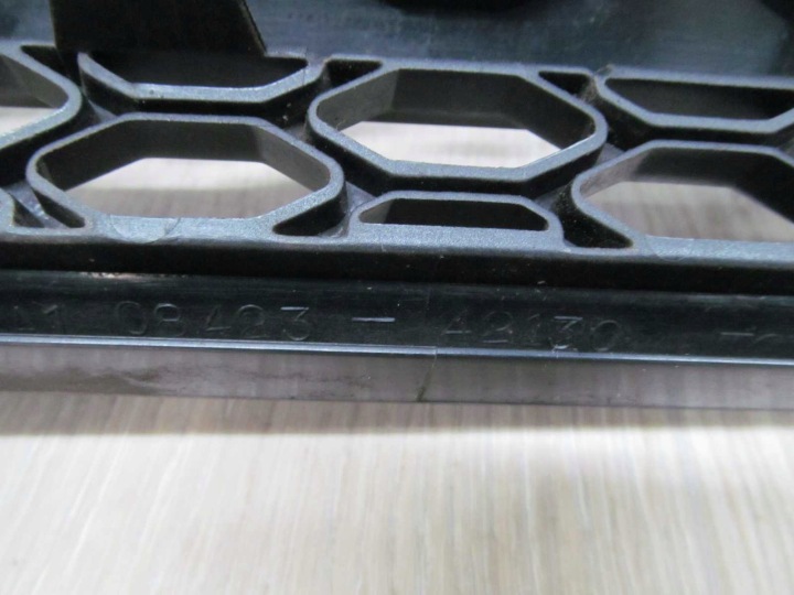 TOYOTA RAV4 II 00-05 CALANDRE RADIATEUR 53111-42130