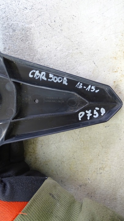 P759 HONDA HONDA CBR 500 R QUEUE FIXATION NUMÉROS DÉFLECTEUR 80101-MGZ-D010