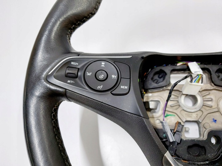 OPEL MOKKA B MOKKA-E 22R. VOLANT MULTIFONCTION AVEC CHAUFFAGE EN BON ÉTAT 98356601YX
